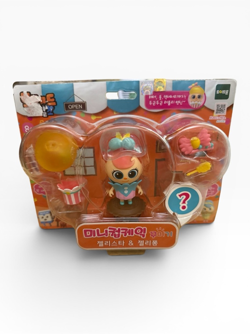 Bread Barbershop Mini Cupcake Figure Dress Up Toy by Toytron